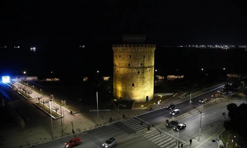 Στα κίτρινα "βάφτηκε" ο Λευκός Πύργος για την παγκόσμια ημέρα κατά του παιδικού καρκίνου
